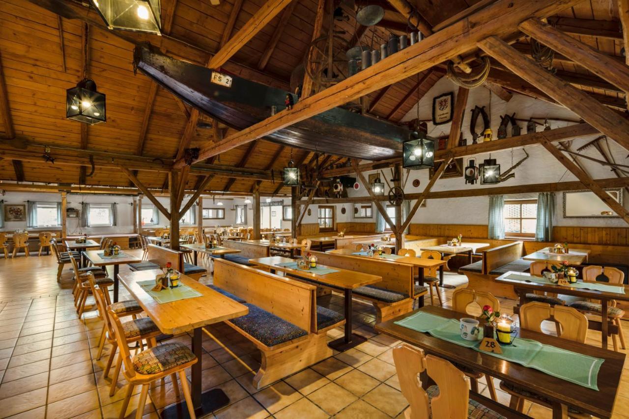 Hotel Preishof Kirchham Bagian luar foto