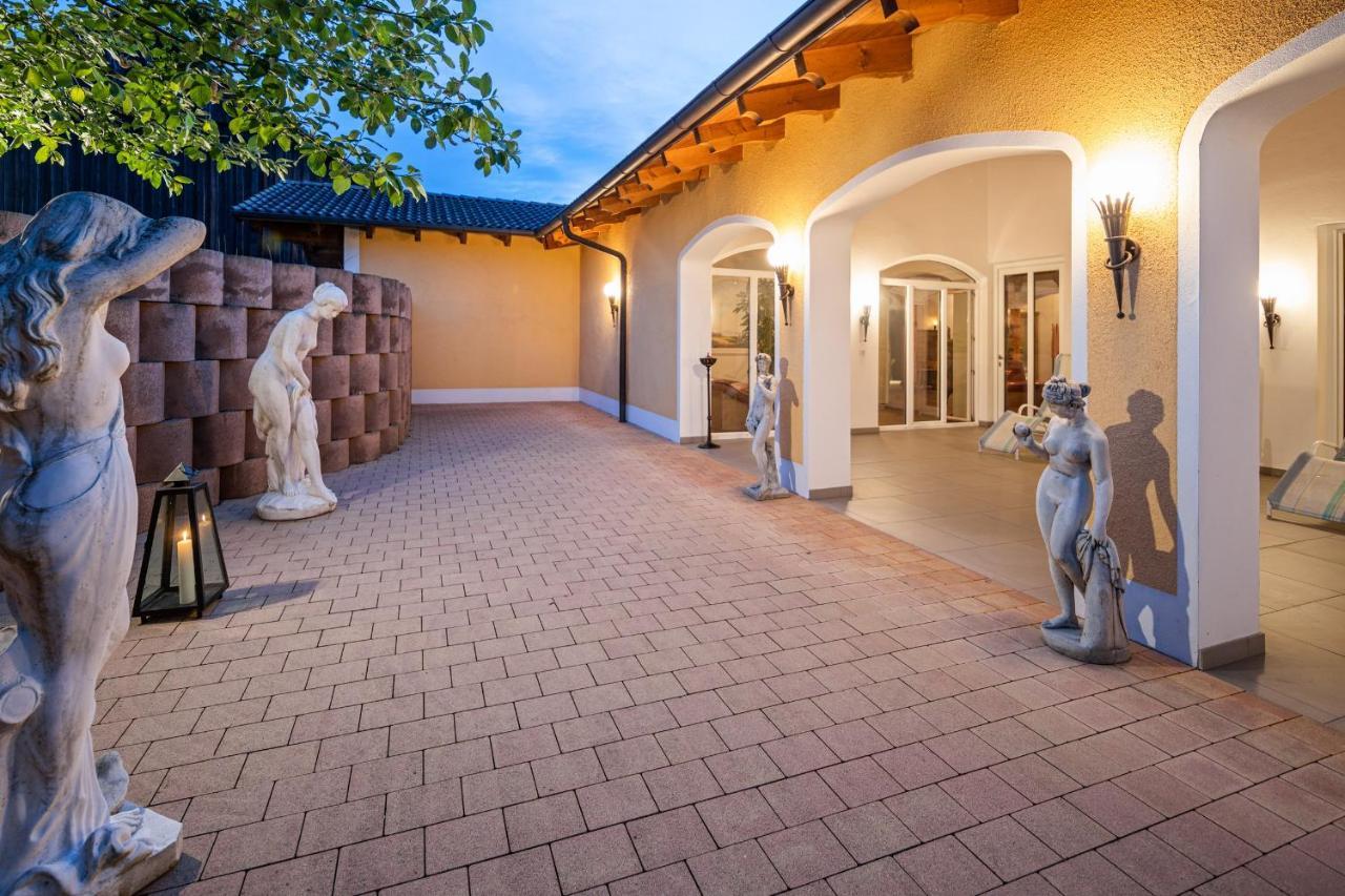 Hotel Preishof Kirchham Bagian luar foto
