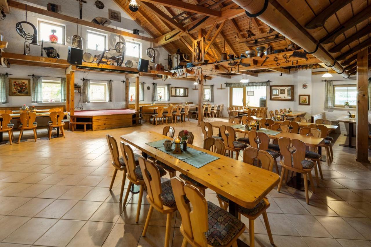 Hotel Preishof Kirchham Bagian luar foto