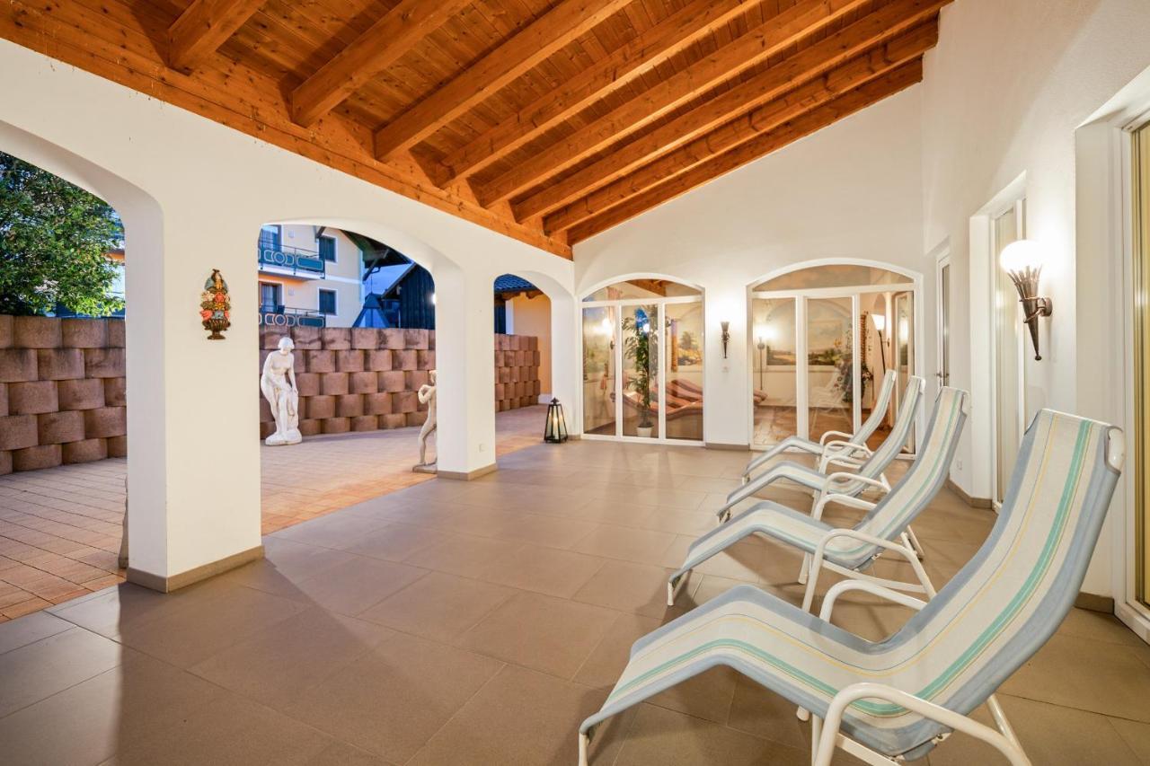 Hotel Preishof Kirchham Bagian luar foto